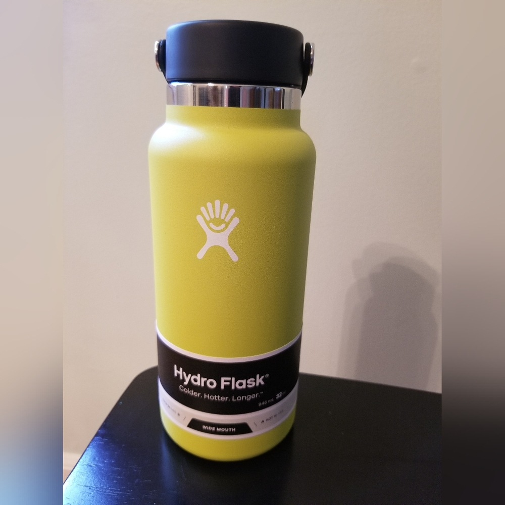 New Cactus 32oz Hydro Flask wide mouth bottle. Does not include retail label.